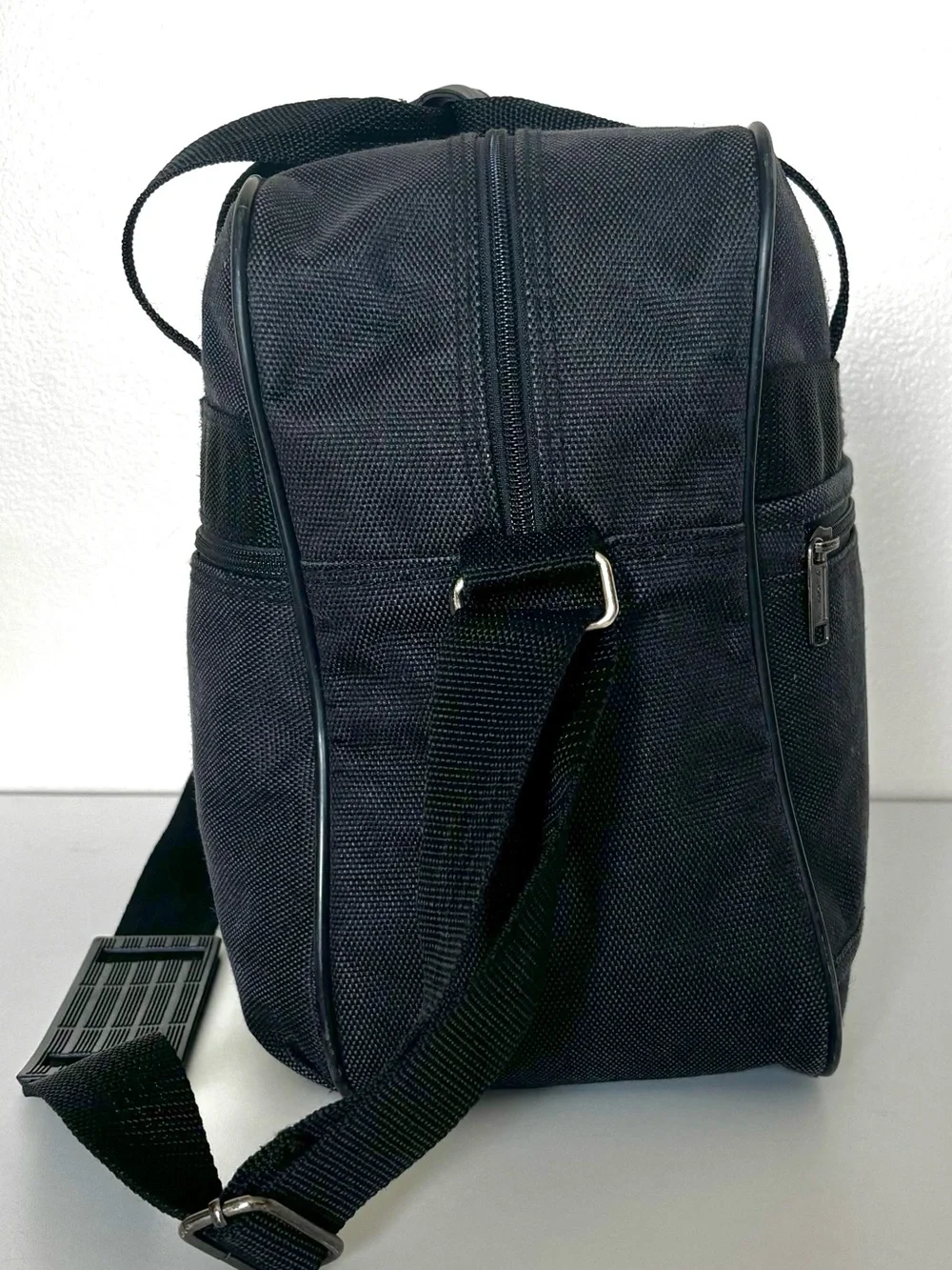 Vintage Jaguar Navy Blue Overnight Travel Shoulder Bag/Weekender/Carry-on